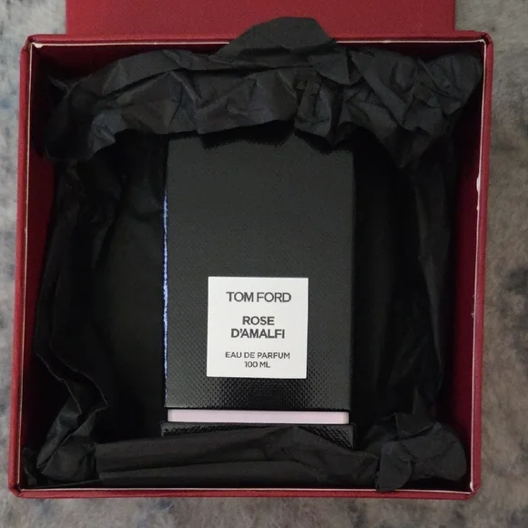 Tom Ford Rose D'Amalfi Perfume with Heart Box - Picture 2 of 6